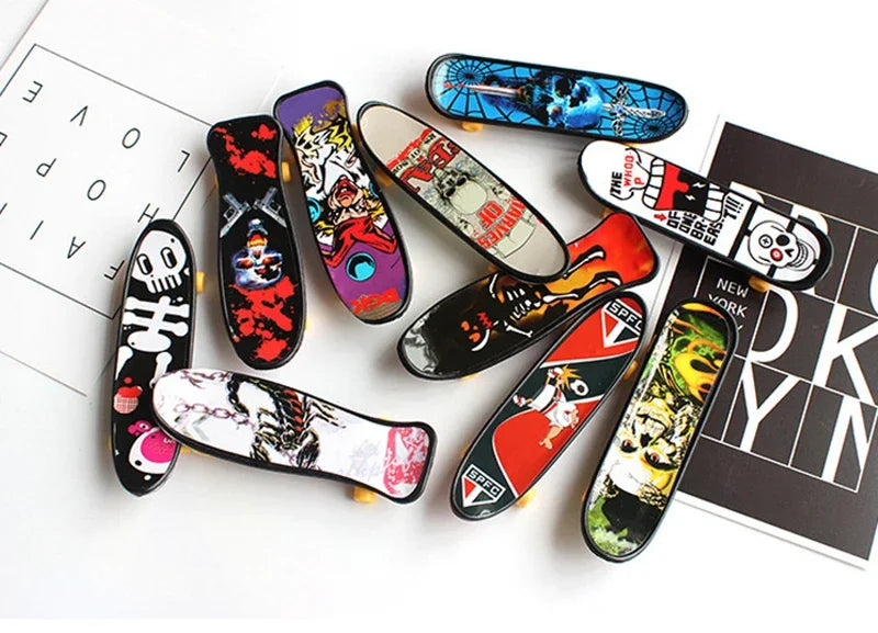 12 Pcs Mini Skateboard Toys Plastic Creative Fingertip Skateboard for Kid Birthday Party Favors Desktop Game Toys Gift Filler