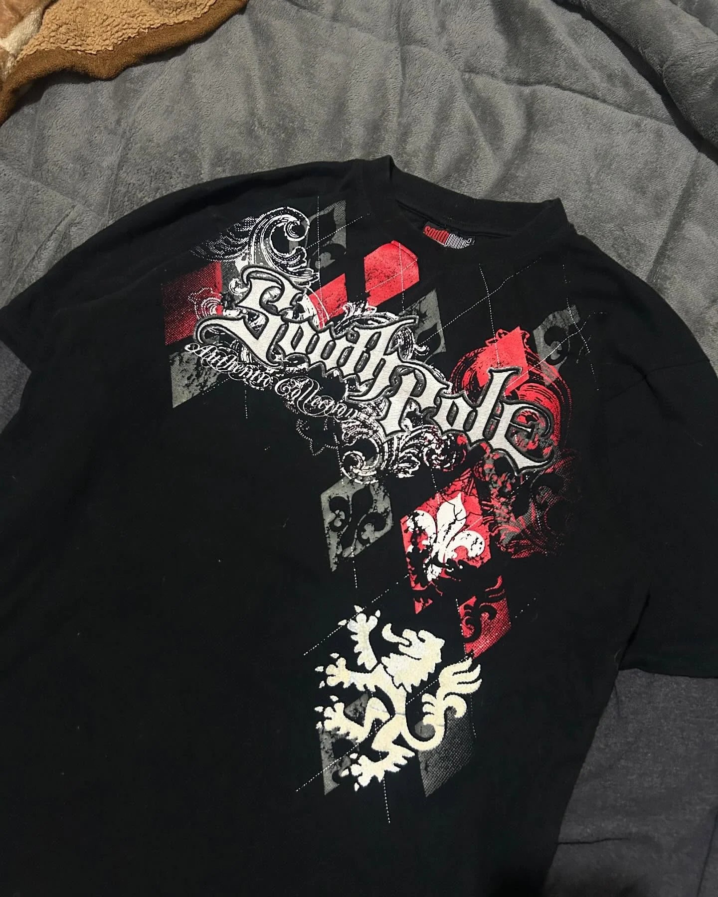 Red Southpole Graffiti T-Shirt Mens Urban Streetwear Art Bold Vintage Distressed Style Tops Hip-Hop American Women Casual Wear